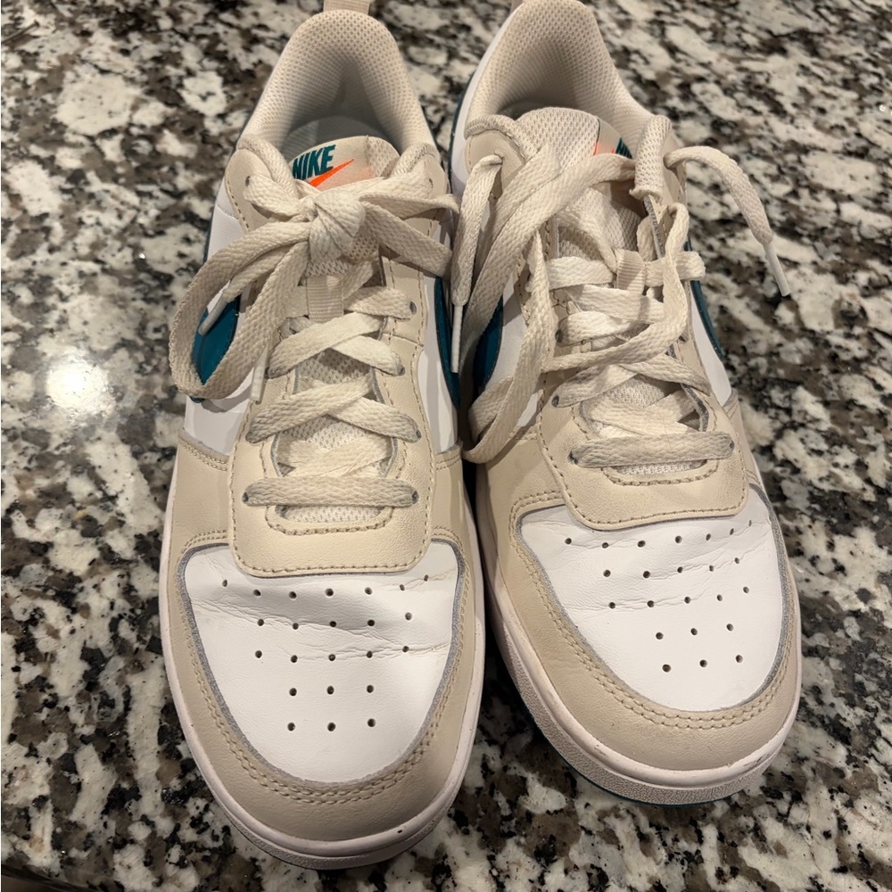 Nike Kids Teal/ White Shoes - Picture 2 of 6
